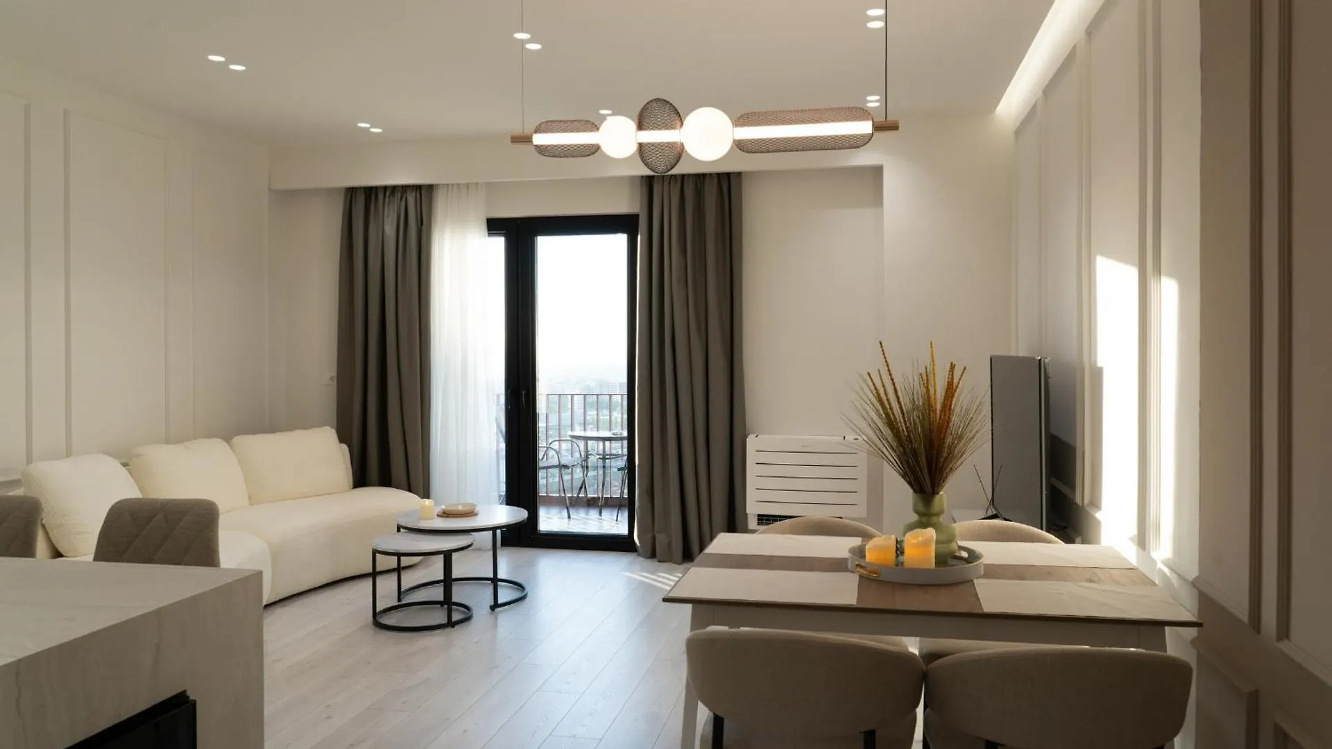 アパート Modern Luxury Home In ティラナ