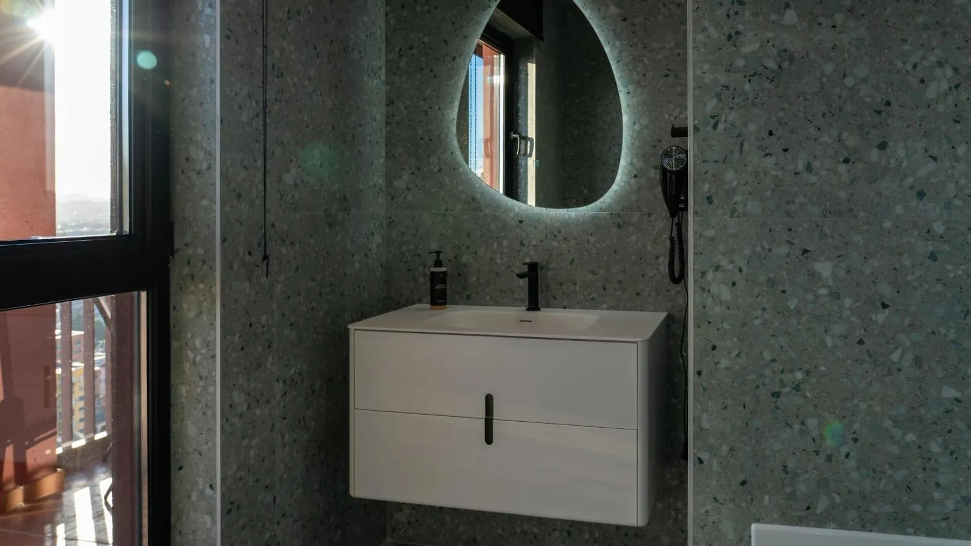 Modern Luxury Home In ティラナ 0*,